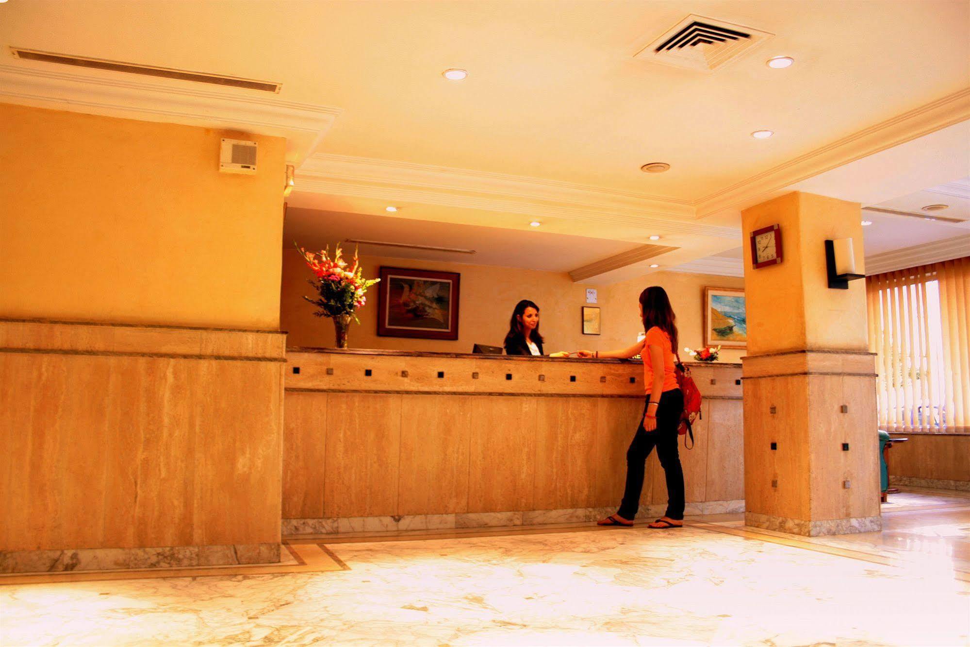 Hotel Ibn Khaldoun Tunis Exterior foto